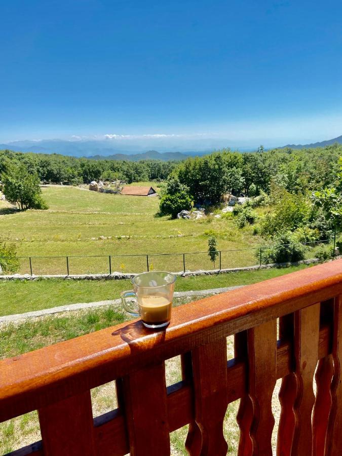 Mountain Village House Цетине Екстериор снимка