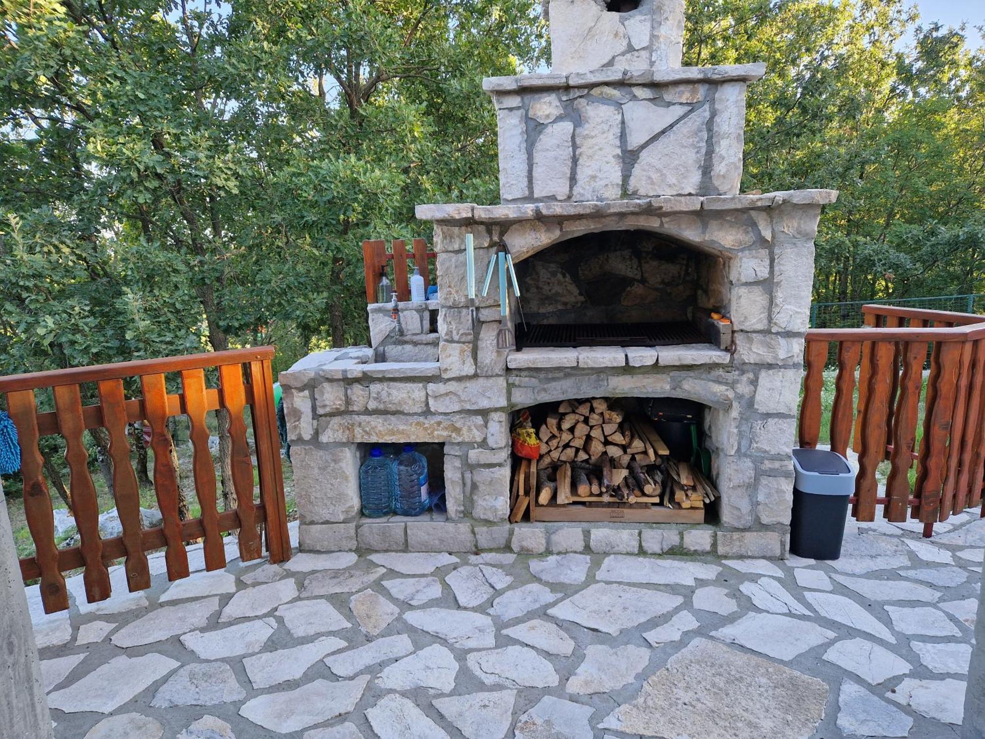 Mountain Village House Цетине Екстериор снимка