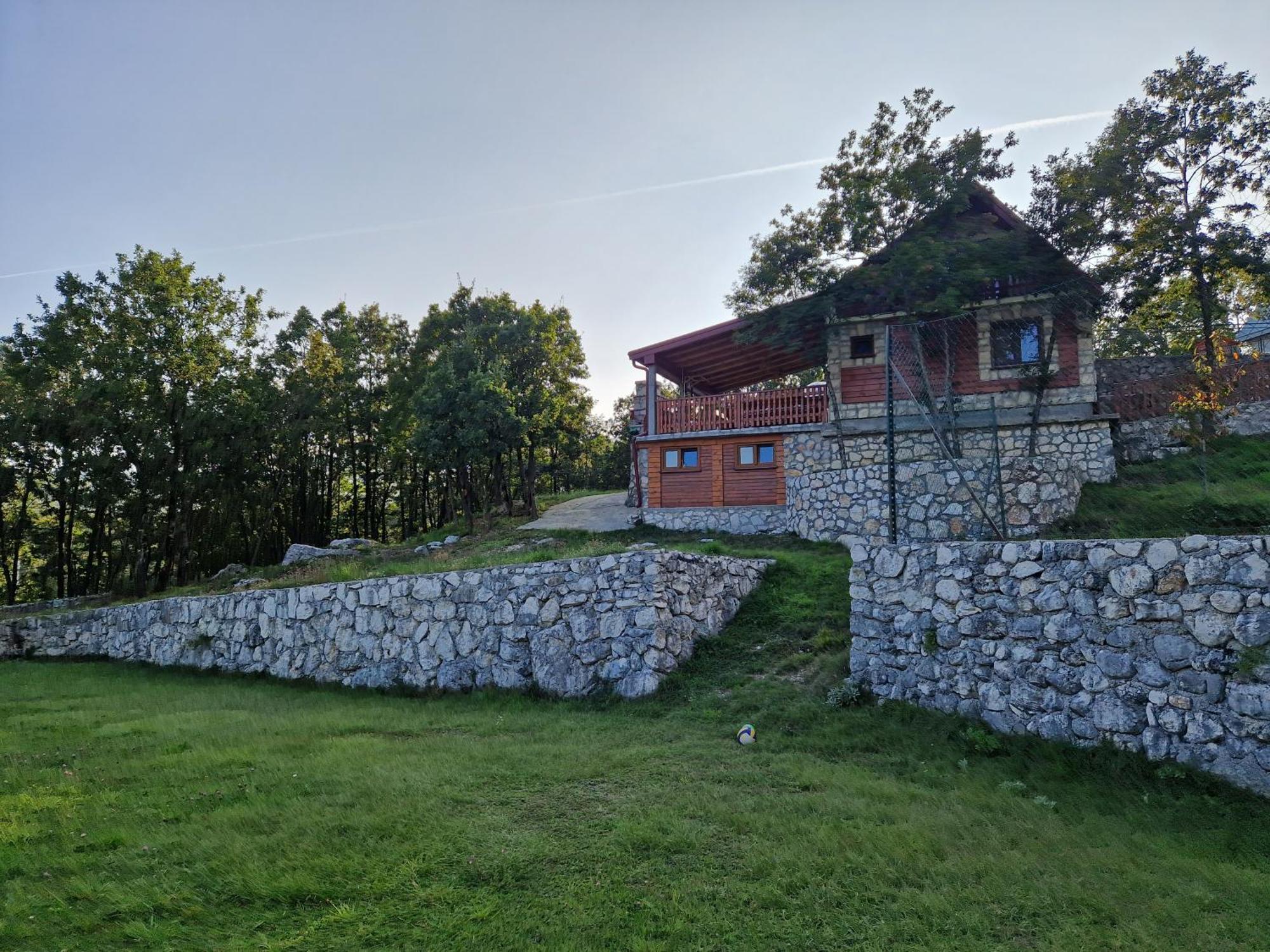 Mountain Village House Цетине Екстериор снимка