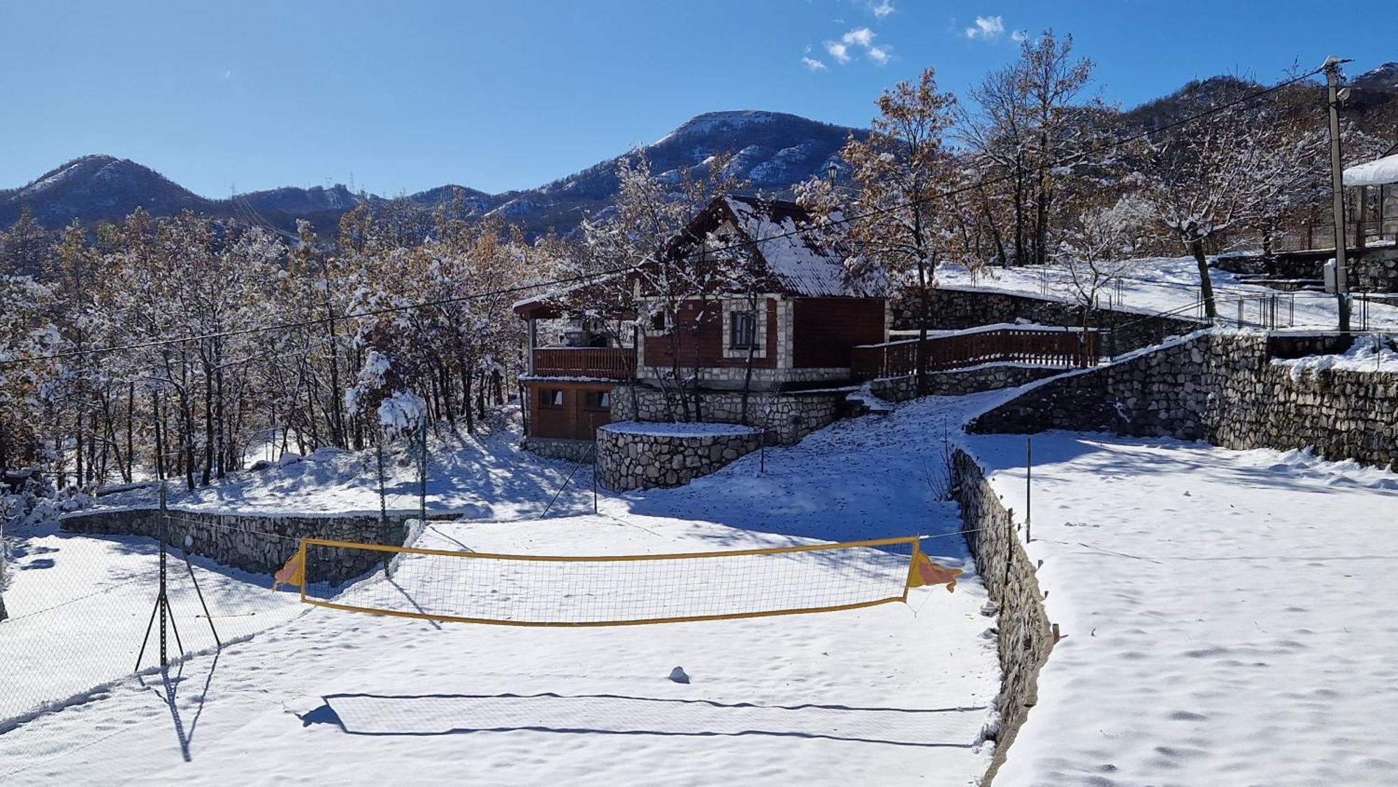 Mountain Village House Цетине Екстериор снимка